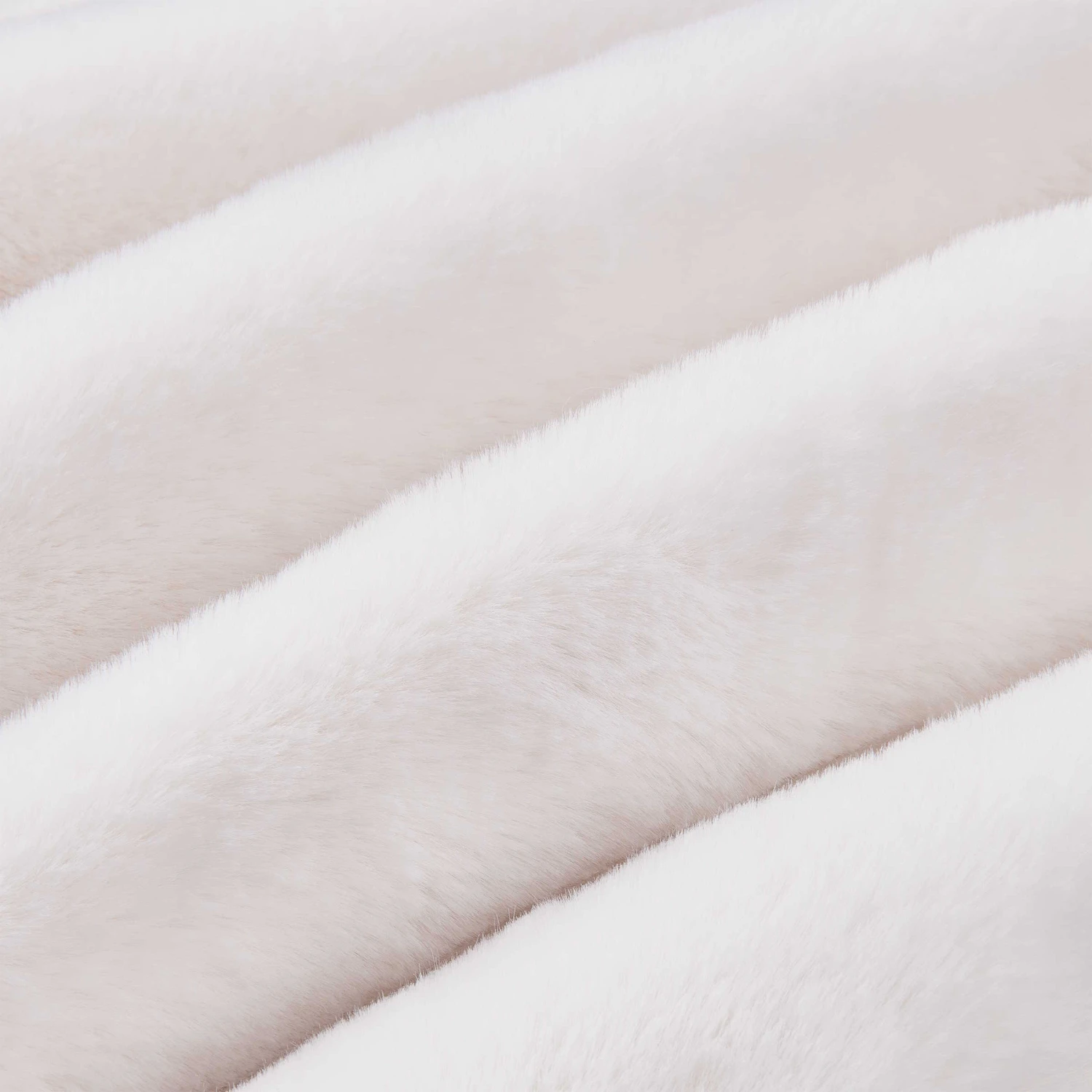 WILD THING Felldecke L 150 X B 200cm 6 WILD THING Felldecke L 150 X B 200cm – Bild 6